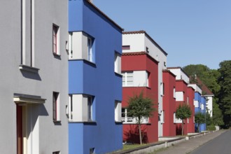 Estate IItalienischer Garten from 1925, residential buildings in cubic design with blue and red
