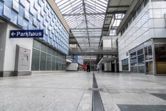 City C shopping centre, City Center, in the city centre of Leverkusen, older shopping centre from