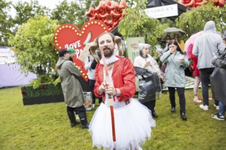 Cupid with bow and arrow at the Lollapalooza Festival in the Olympiastadion and on the Maifeld,