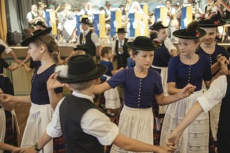 Traditional traditional costume anniversary of the Trachtenverein Schliersee Stamm 1888, dance in