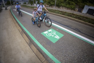 New cycle lane between Stuttgart and Degerloch. A 600 metre cycle lane has been created in the