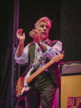 Glen Matlock, bassist of the Sex Pistols ft. Frank Carter live at the Berlin Zitadelle Spandau on