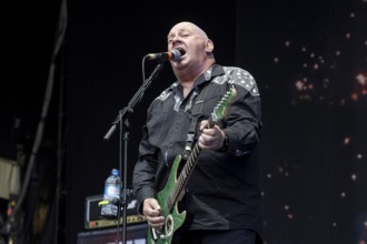 Jake Burns, singer, guitarist, Stiff Little Fingers, punk rock band, Northern Ireland, open air at