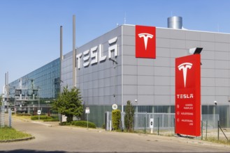 Standstill at the largest Tesla pick-up centre in Europe. Tesla's sales crisis is making itself