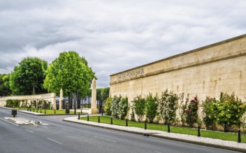Vineyard of Chateau Pichon Longueville Baron Vineyard and grape fields around Pauillac, Bordeaux,