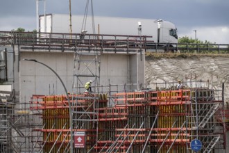 Rhine bridge Duisburg-Neuenkamp, motorway A40, start of construction of the second bridge, bridge