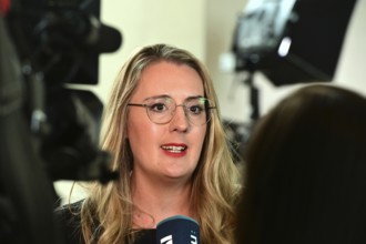 Katharina Dröge (Bündnis 90 / Die Grünen) in an interview with a newstime reporter