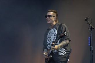 Synyster Gates (Brian Elwin Haner Jr.), guitarist, Avenged Sevenfold, progressive metal band, USA,