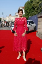 Ilka Horstmeier (BMW Board of Management) arriving at Charles Gounod's Roméo et Juliette after