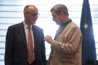 Federal Chancellor Friedrich Merz (l, CDU) and Markus Söder (CSU Chairman and Minister President of