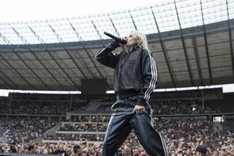 Emily Armstrong, lead singer of Linkin Park live on From Zero World Tour 2025 at the Olympiastadion