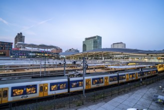 The central station Utrecht Centraal, at the shopping centre Hoog Catharijne and station concourse,