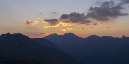 Sunrise from the Zeigersattel on the Nebelhorn, 2224m, Allgäu Alps, Allgäu, Bavaria, Germany