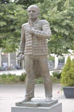 Sculpture Mikhail Gorbachev by Bernd Göbel 2020, monument, Russian president, politician, Platz der