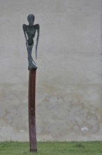 Sculpture, Dying, Unbearable Lightness by Frank Seidel, modern art, bronze sculpture, dying,