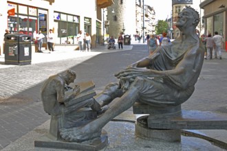 Sculpture Zither-Reinhold alias Reinhold Lohse by Wolfgang Dreysse 2001, street musician and