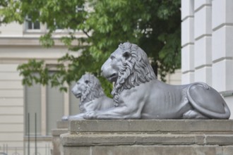 Two lion figures on the Lion Building, modern art, sculpture, oversize, University Square,