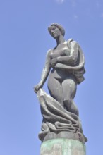 Four Seasons Fountain by Martin Wetzel 1981, bronze sculpture, female figure with robe, cloak,