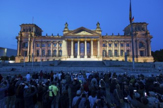 To mark the 30th anniversary of the wrapping of the Reichstag by Christo and Jeanne-Claude from 24