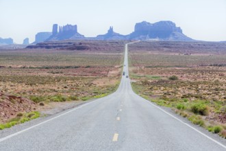 Country road, Monument Valley, Arizona, USA