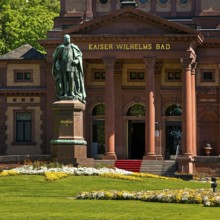 Kaiser-Wilhelms-Bad with monument to Kaiser Wilhelm I in the spa gardens of Bad Homburg vor der