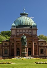Kaiser-Wilhelms-Bad with monument to Kaiser Wilhelm I in the spa gardens of Bad Homburg vor der