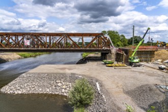 Reconstruction, extension of the Emmerich-Oberhausen railway line, three tracks, including 47 new