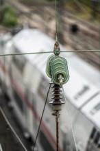 Traction current, overhead line, detail, tensioning of current-carrying lines, insulators, power