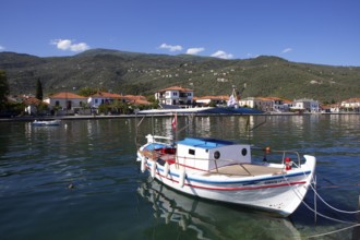 Boat in the harbour of Kato Gatzea on the Pagasitic Gulf, Pelion or Pelion Peninsula, Magnisia,