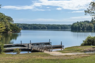 Floating dock on Pin Oak Lake at the Pin Oak Campground in Natchez Trace State Park near