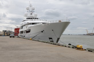 Private yacht Boarwalk at Pier 21 on the Galveston Channel in Glaveston, Texas