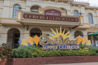 Groups of guests get photos taken in front of the Showstreet Palace Theater at the Dollywood