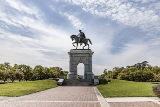 Bronze sculpture of General Sam Houston at the entrance to Hermann Park in downtown Houston, Texas