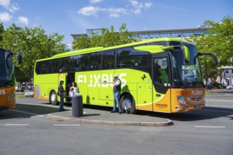 Flixbus, people standing in front, ZOB, Dortmund, Ruhr area, Westphalia, North Rhine-Westphalia,