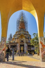 Round arch pavilion, the equipped main pagoda at the back, Buddhist temple complex Wat Phra That