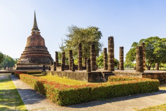 Historic temple tower, Prang, Buddhist temple complex, historical park, Sukhothai, Sukhothai