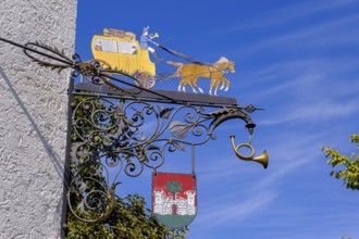 Stagecoach, house sign, Gasthaus zur Post, Altenmarkt an der Alz, Chiemgau, Upper Bavaria, Bavaria,