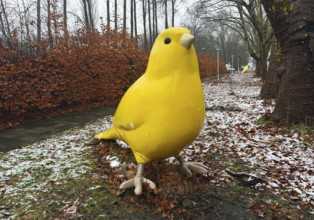 Very large yellow canary by Axel Hummert and his employee Silke Tinnefeld, Designallee from