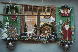 Christmassy decorated half-timbered house, Christmas market, Riquewihr, Grand Est, Haut-Rhin,