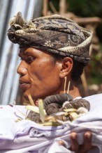 The mortal remains of a deceased person are carried by a relative to an animal sarcophagus (wadha)