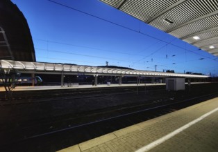 Platform with roof in the evening, central railway station, Hagen, North Rhine-Westphalia, Germany