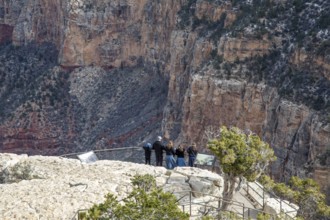 Grand Canyon National Park, Arizona. Visitors at the Trail View Overlook on the South Rim. The