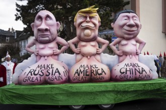 The Klaa Paris carnival parade passes through the streets of Frankfurt's Heddernheim, Heddernheim,