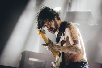 Singer Simon Neil from Biffy Clyro live on Futique Tour 2026 in Berlin's Max-Schmeling-Halle on 16