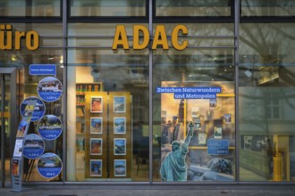 ADAC Reisebüro, advertising for trips to the USA, Kronprinzenstraße, Stuttgart, Baden-Württemberg,