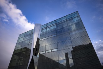 Glass and polylite sculpture by Carsten Nicola in front of the art museum, cube, glass cube,
