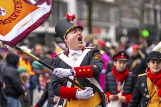 Rose Monday procession in Düsseldorf, theme floats and foot groups of the carnival societies and
