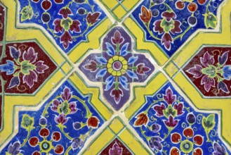 Coloured Bencharong ceramic tiles, circular gallery (Phra Rabieng) around the central chedi, Wat