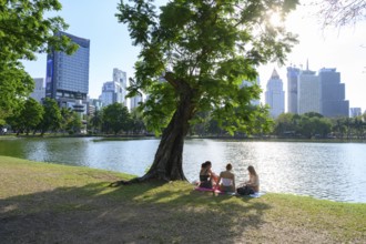 Bangkok, Thailand. March 4th 2025. People enjoy a picnic in the calm and peaceful environment