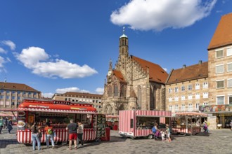 Market stalls and Church of Our Lady am Hauptmarkt, Nuremberg, Bavaria, Germany
